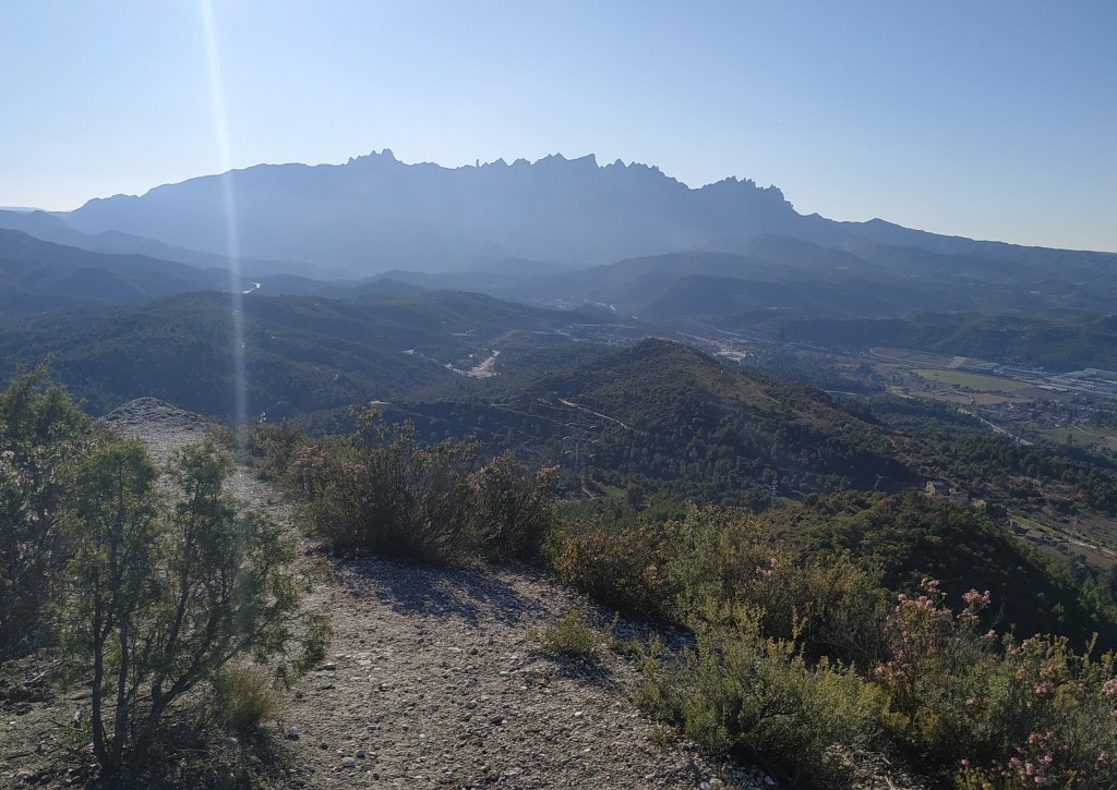 Punt àlgid per contemplar les muntanyes i paratges del voltant. Com no, també Montserrat.
