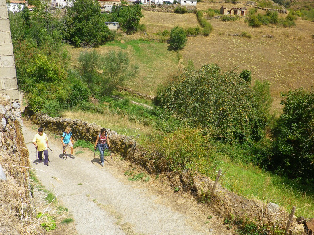 L'expedició ja arriba al poble de Fuentes de Peñacorada. Fi de ruta!