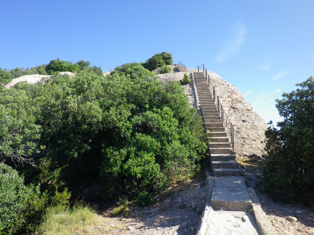 Aquestes escales vénen des del Monestir de Montserrat. Déu n'hi do!