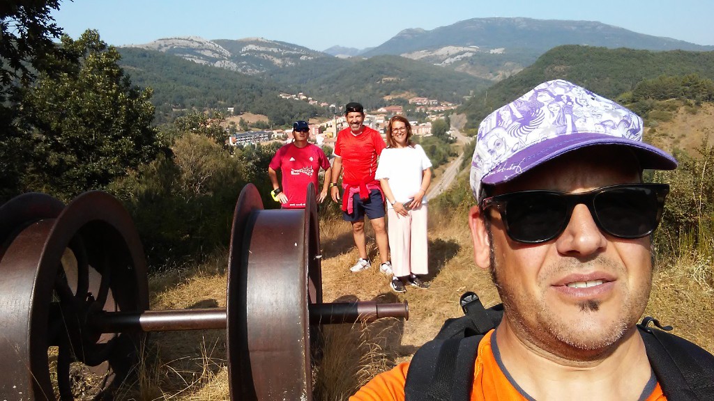 Selfie de grup amb el poble de Sabero al fons